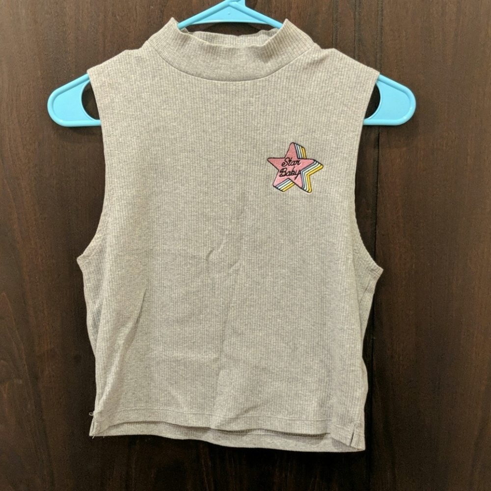 Forever 21 embodies sleeveless crop top
